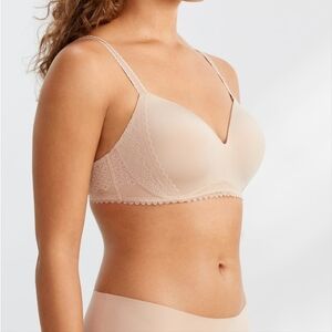 NWT Bare Wire-Free Smoothing T-Shirt Bra With Lace 40G